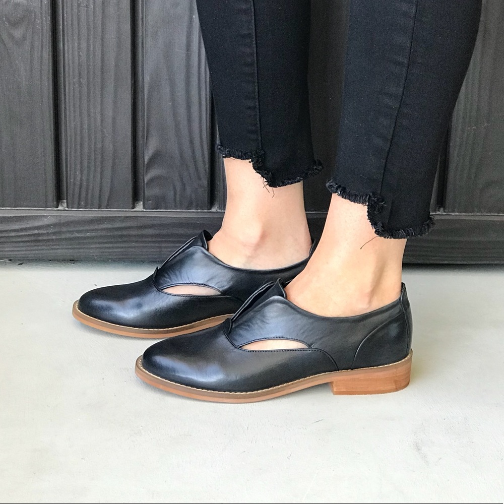 Cut Out Laceless Boyfriend Loafer Oxfords - Picture 2 of 8